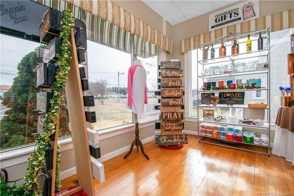 492 Enfield St, Enfield, CT 06082
